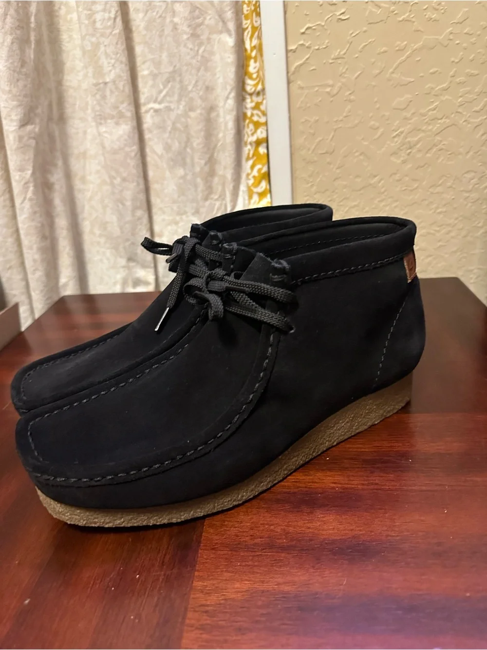 Clarks Shacre Chukka Boots Men's 10W Black Suede Gum Sole Square Toe Comfort